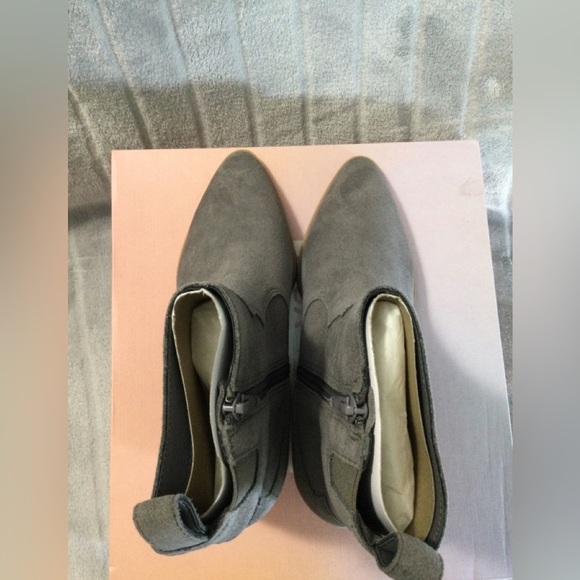 Lisa Vicky Steady Western Stone Pointed Toe Bootie - Picture 6 of 12